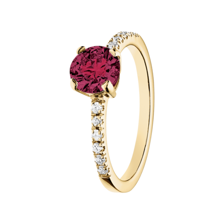 Melbourne Rhodolite red in Yellow Gold
