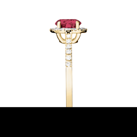 Prague Ruby red in Yellow Gold